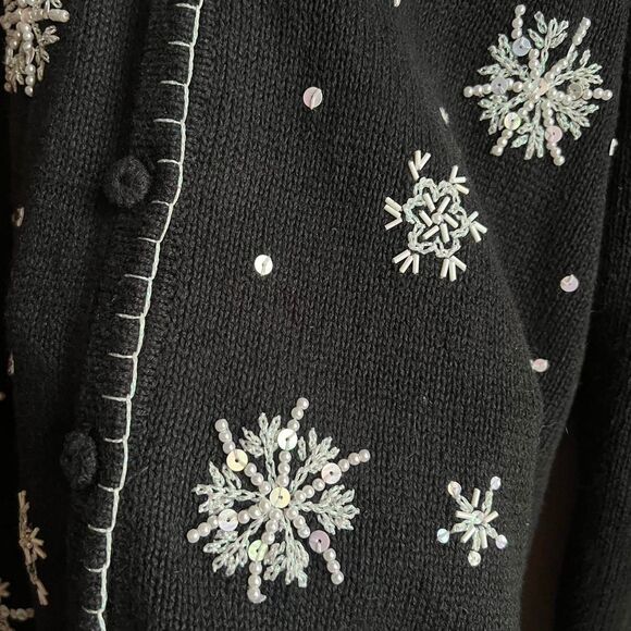Black & White Beaded/Sequin(ed) Snowflake CardiganW/Statement Stitch Trim. L. - Picture 6 of 8